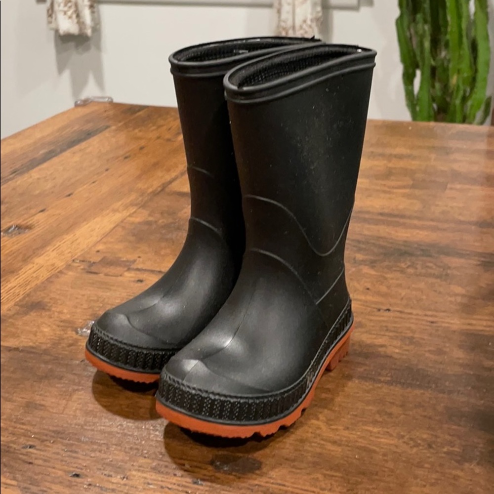 Black toddler rain boots never worn size 5